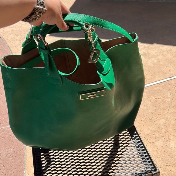 DKNY Green Genuine Leather Bag. LARGE BAG!!! NWOT - Picture 3 of 8